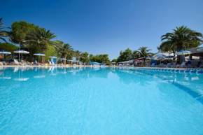 ISA-Appartament Charme, 4 beds, air conditioning and private outdoor area in Village with 6 swimming-pools, only 1 km from the beach